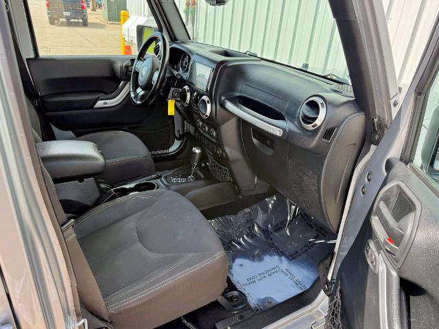 Used 2017 Jeep Wrangler Unlimited Sahara AWD/4WD image 20