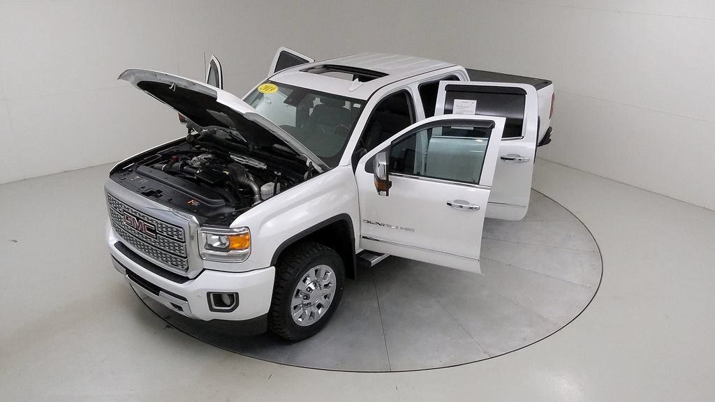 Used 2019 GMC Sierra 2500 Denali w/ Suspension Package, Off-Road AWD/4WD image 46