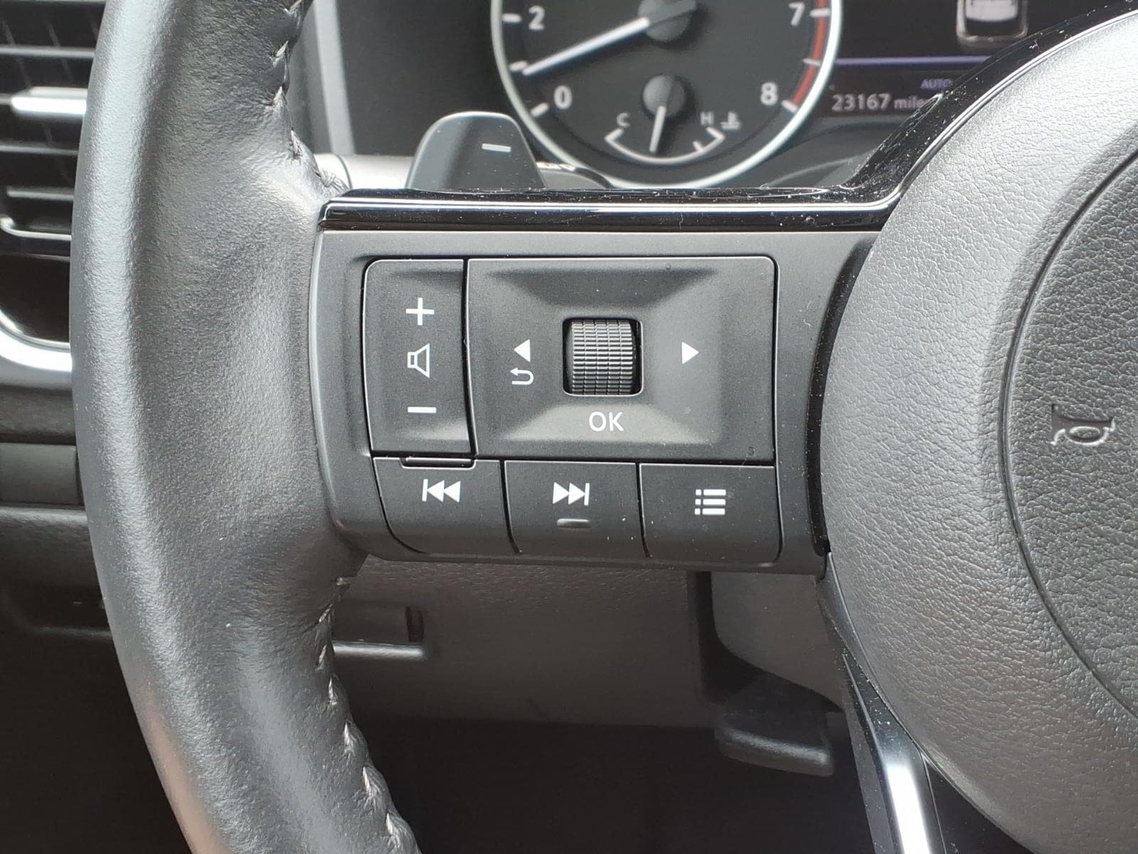Used 2023 Nissan Rogue SL AWD/4WD image 17