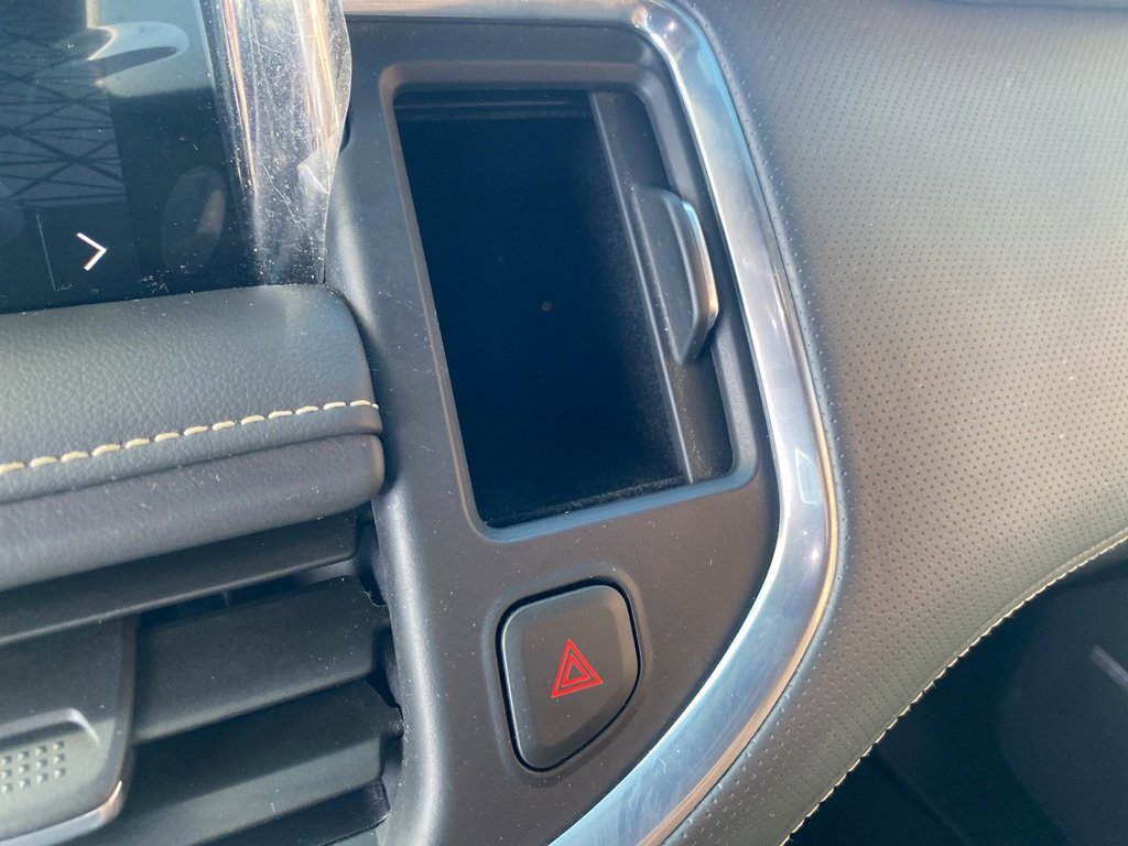 Used 2024 GMC Yukon SLT w/ SLT Luxury Package image 41