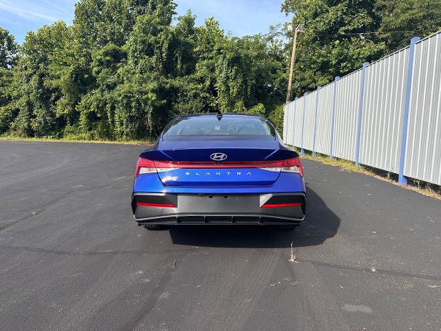 Used 2025 Hyundai Elantra SEL FWD image 3