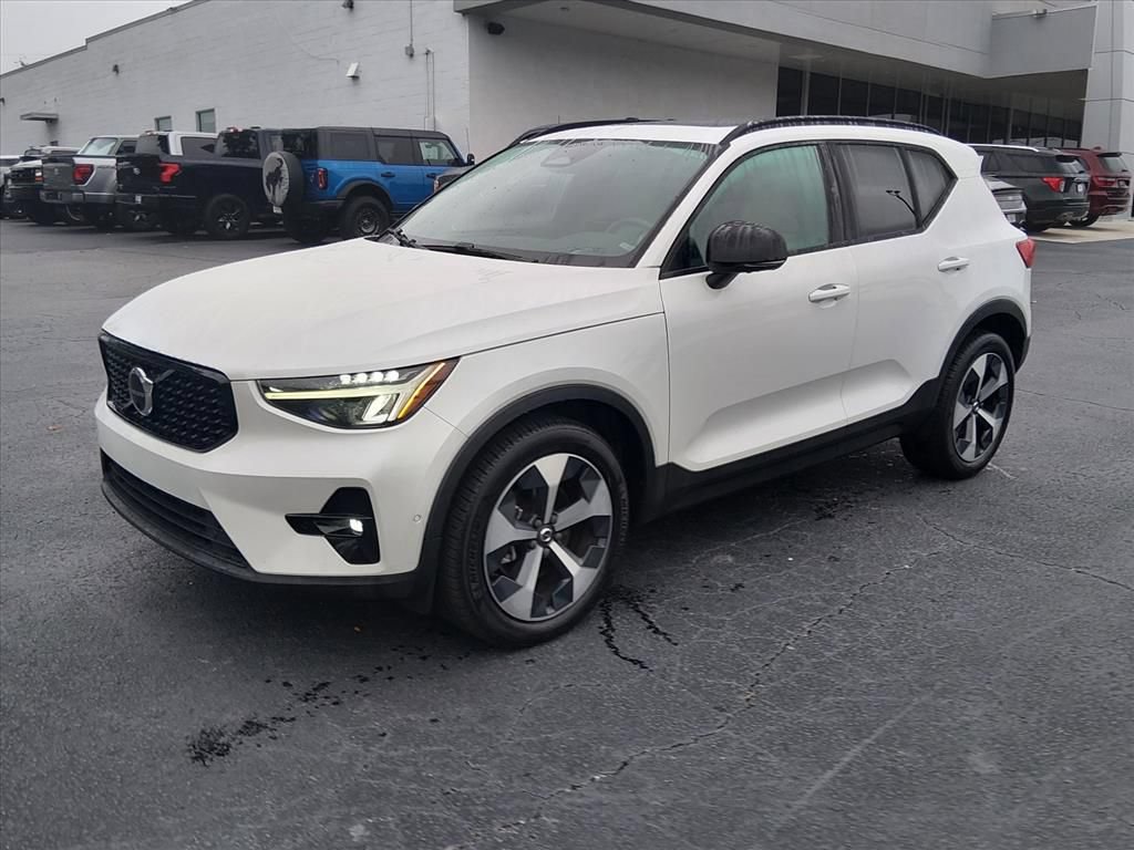 Used 2023 Volvo XC40 B4 Ultimate FWD image 8