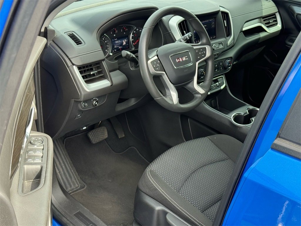 Used 2024 GMC Terrain SLE image 10