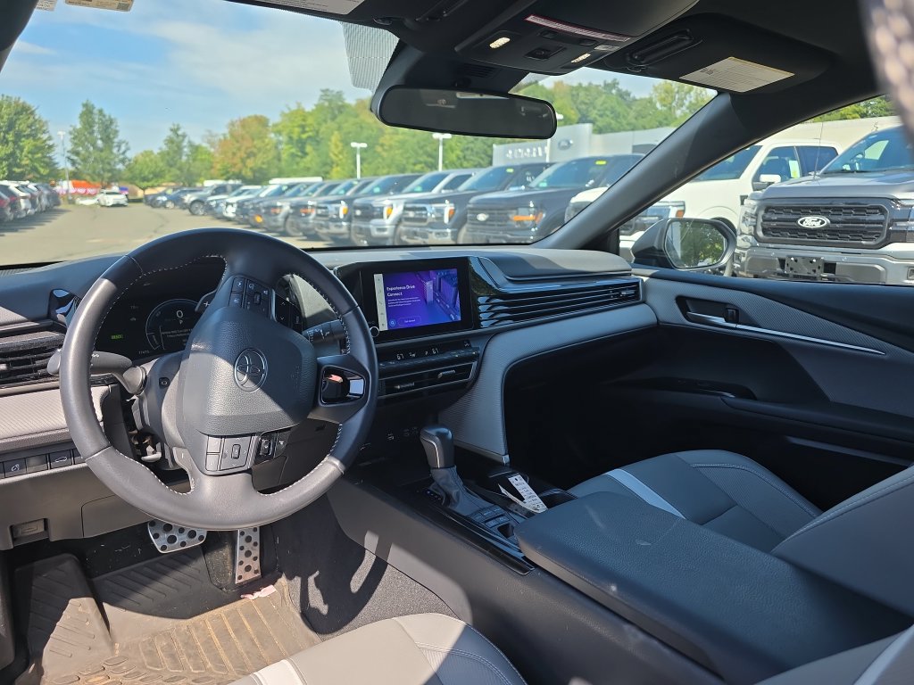 Used 2025 Toyota Camry SE AWD/4WD image 19