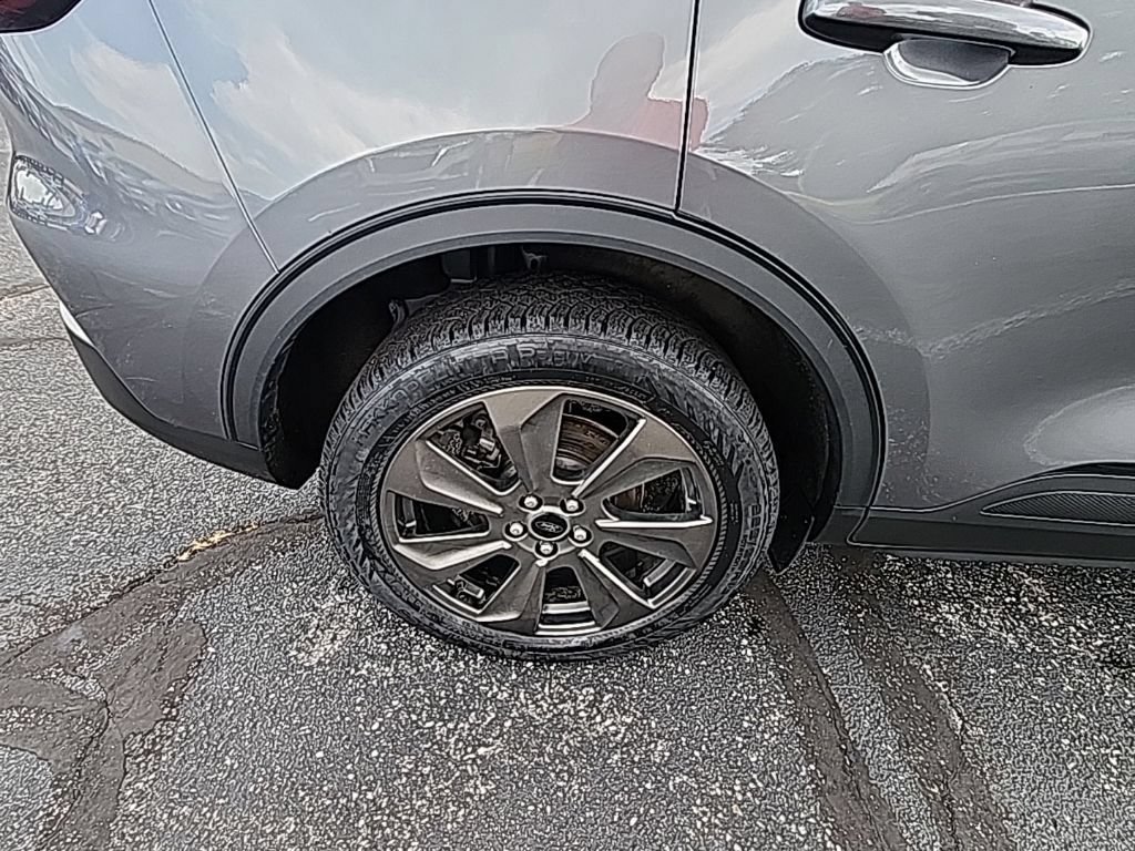 Certified 2024 Ford Escape Platinum AWD/4WD image 28