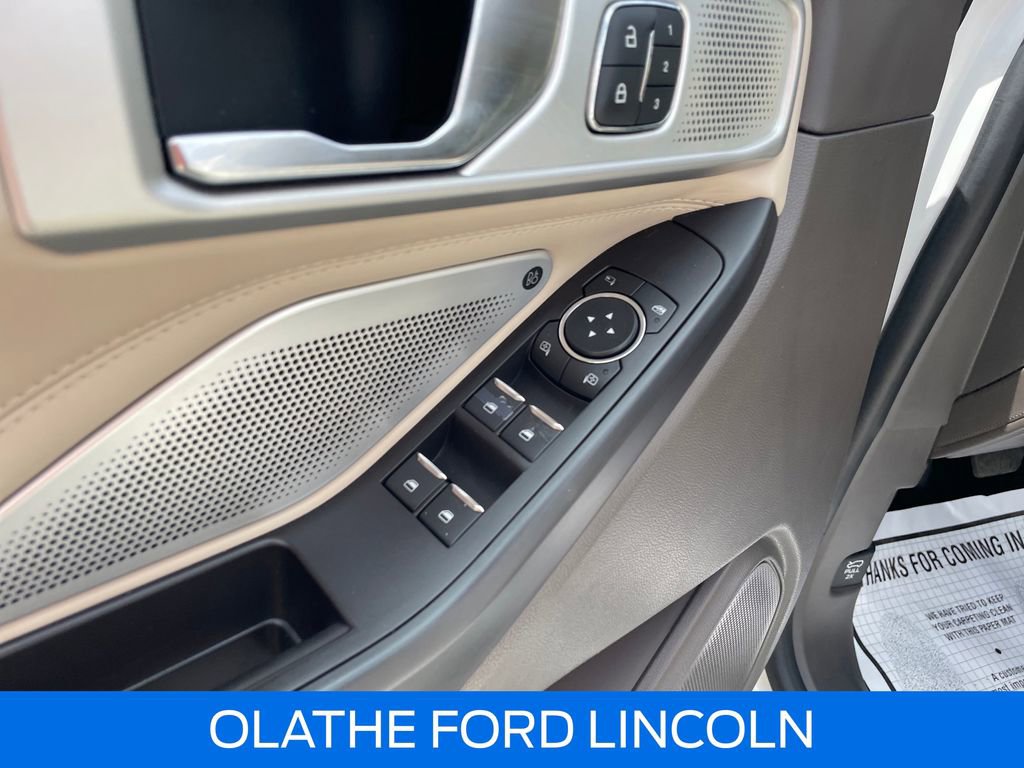 Certified 2020 Ford Explorer Platinum w/ Premium Technology Package AWD/4WD image 15