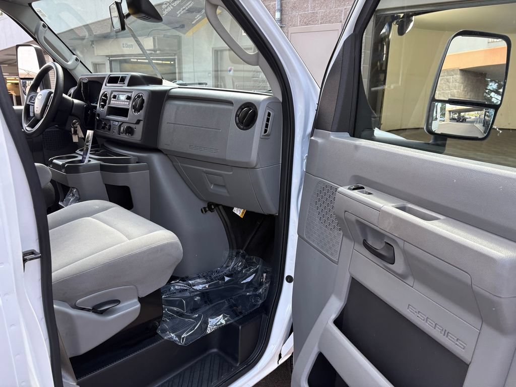 Certified 2023 Ford E-450 and Econoline 450 Super Duty w/ Driver's Safety Package RWD image 30
