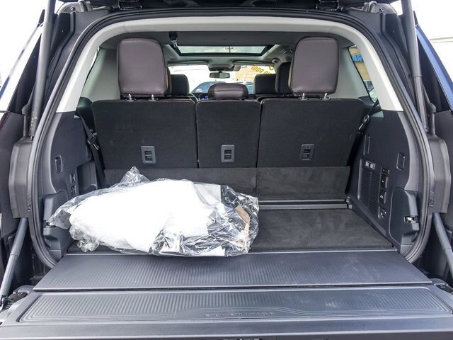 Certified 2025 Ford Expedition Platinum w/ Platinum Ultimate Package AWD/4WD image 32