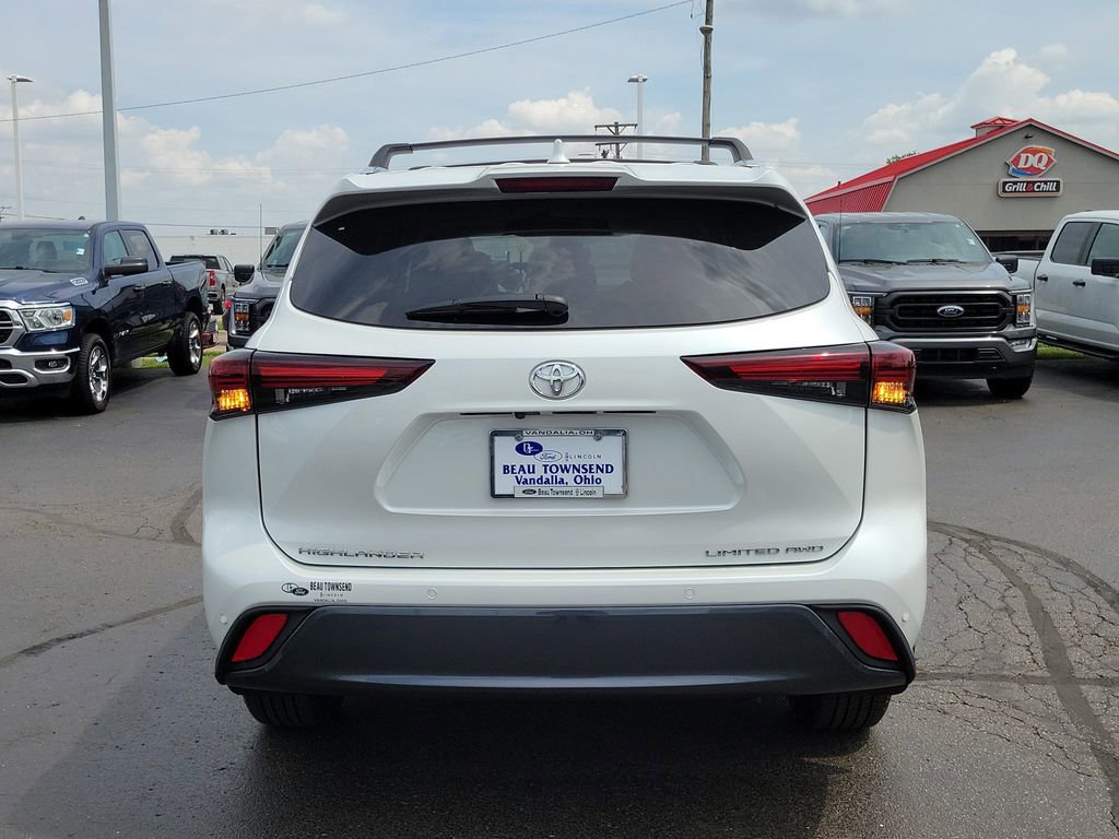 Used 2024 Toyota Highlander Limited AWD/4WD image 4