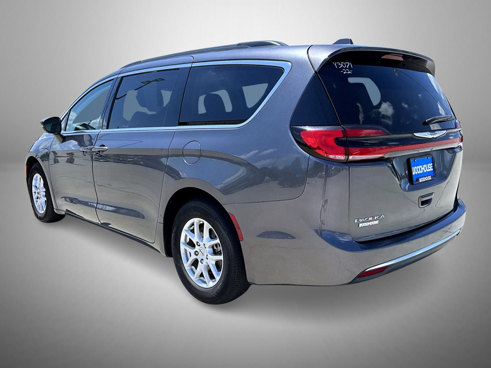 Used 2022 Chrysler Pacifica Touring-L FWD image 7