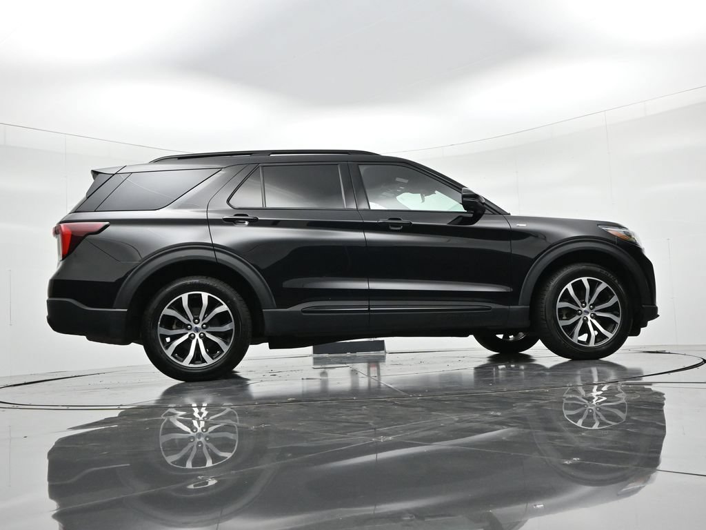 Certified 2025 Ford Explorer ST-Line AWD/4WD image 24