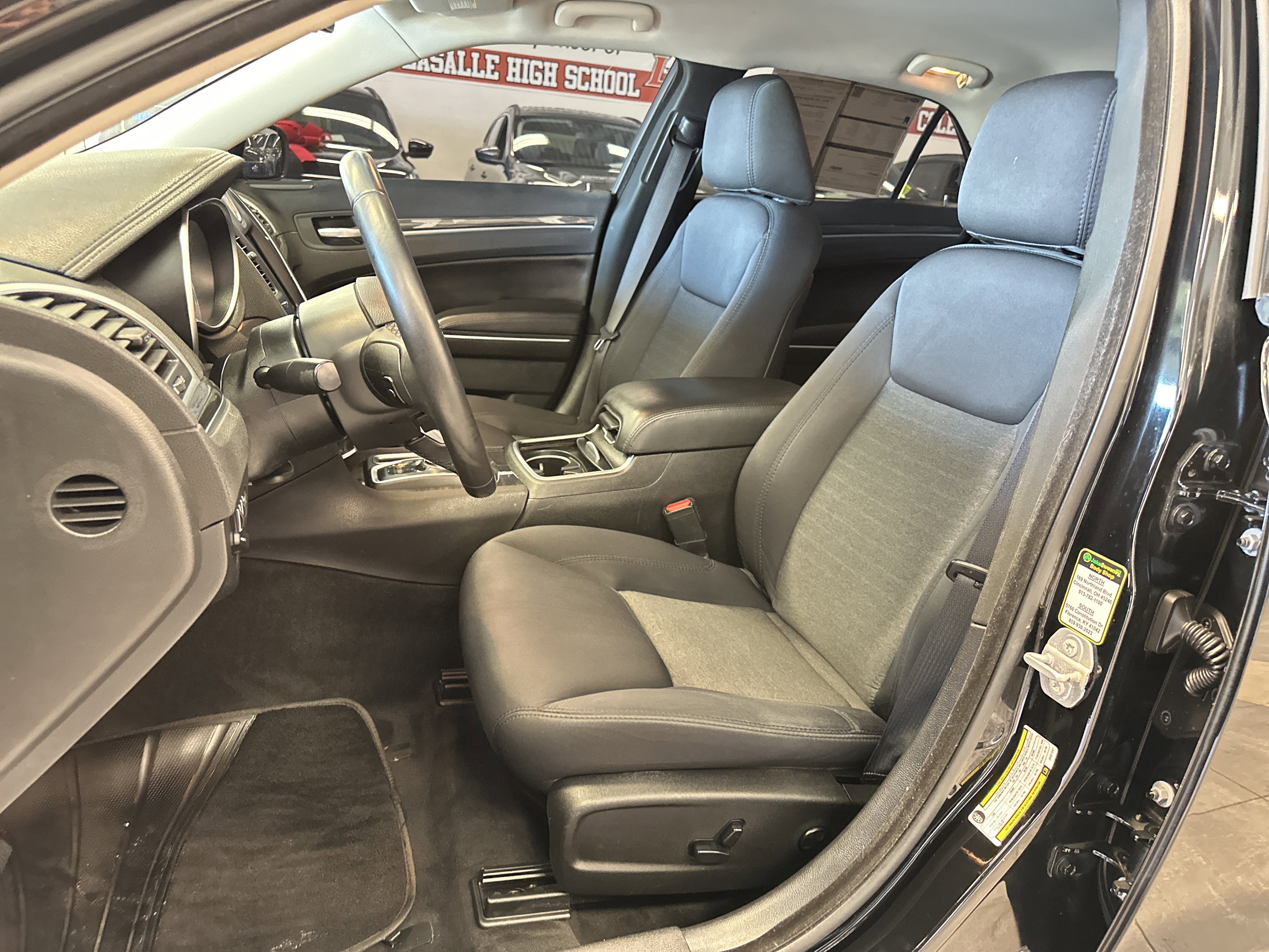 Used 2018 Chrysler 300 Touring w/ Sport Appearance Package image 4