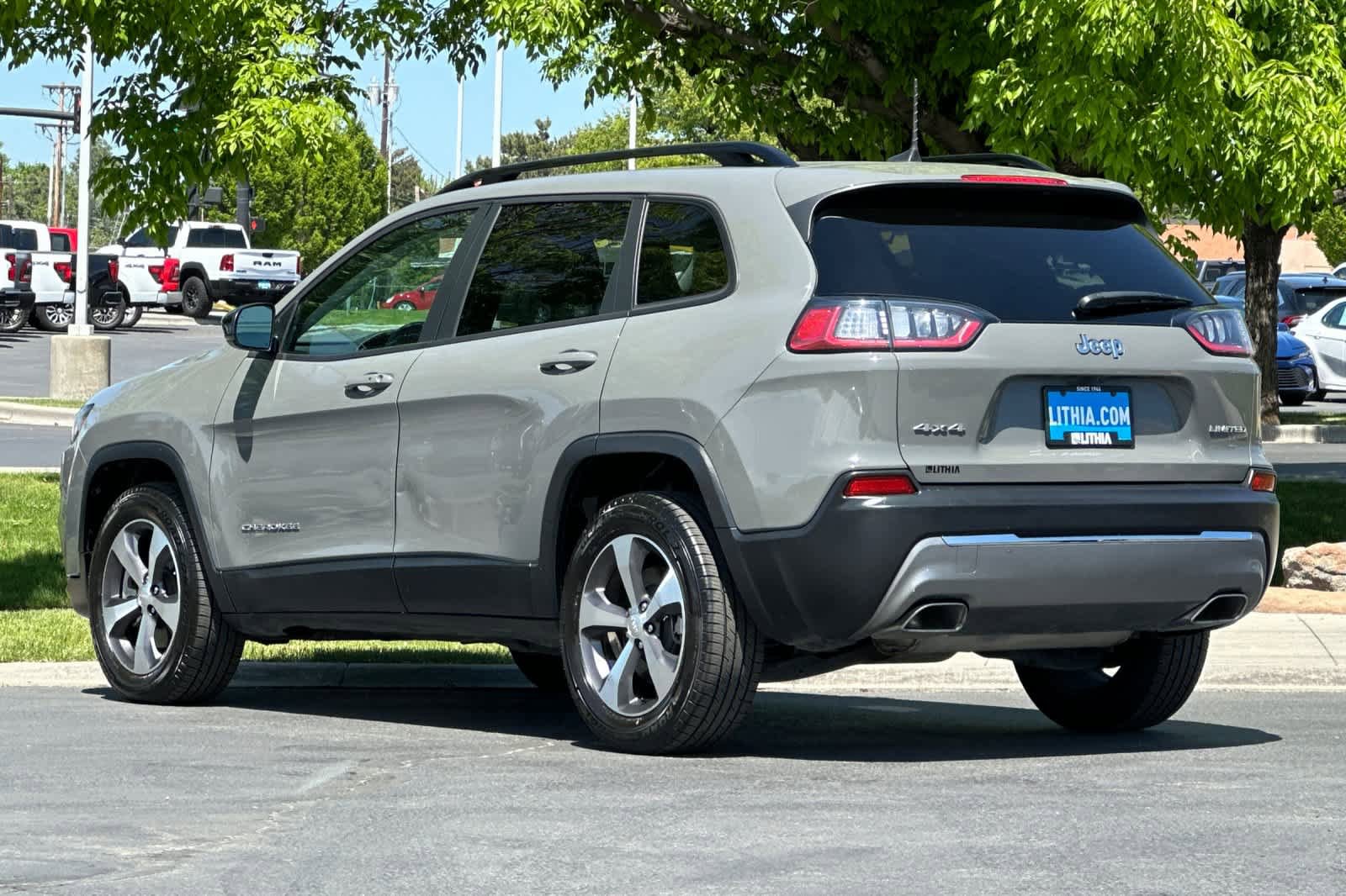 Used 2022 Jeep Cherokee Limited AWD/4WD image 6