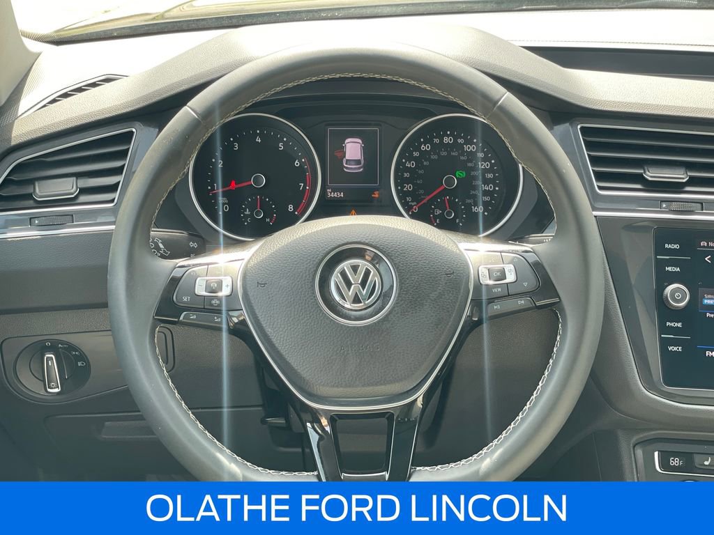 Used 2021 Volkswagen Tiguan SE w/ Panoramic Sunroof Package image 25