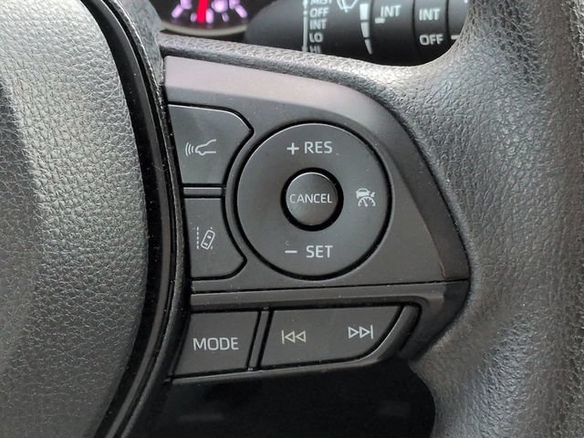Used 2020 Toyota RAV4 XLE AWD/4WD image 24
