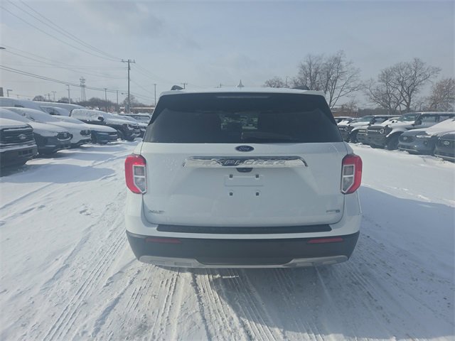 Certified 2020 Ford Explorer XLT w/ Equipment Group 202A image 4