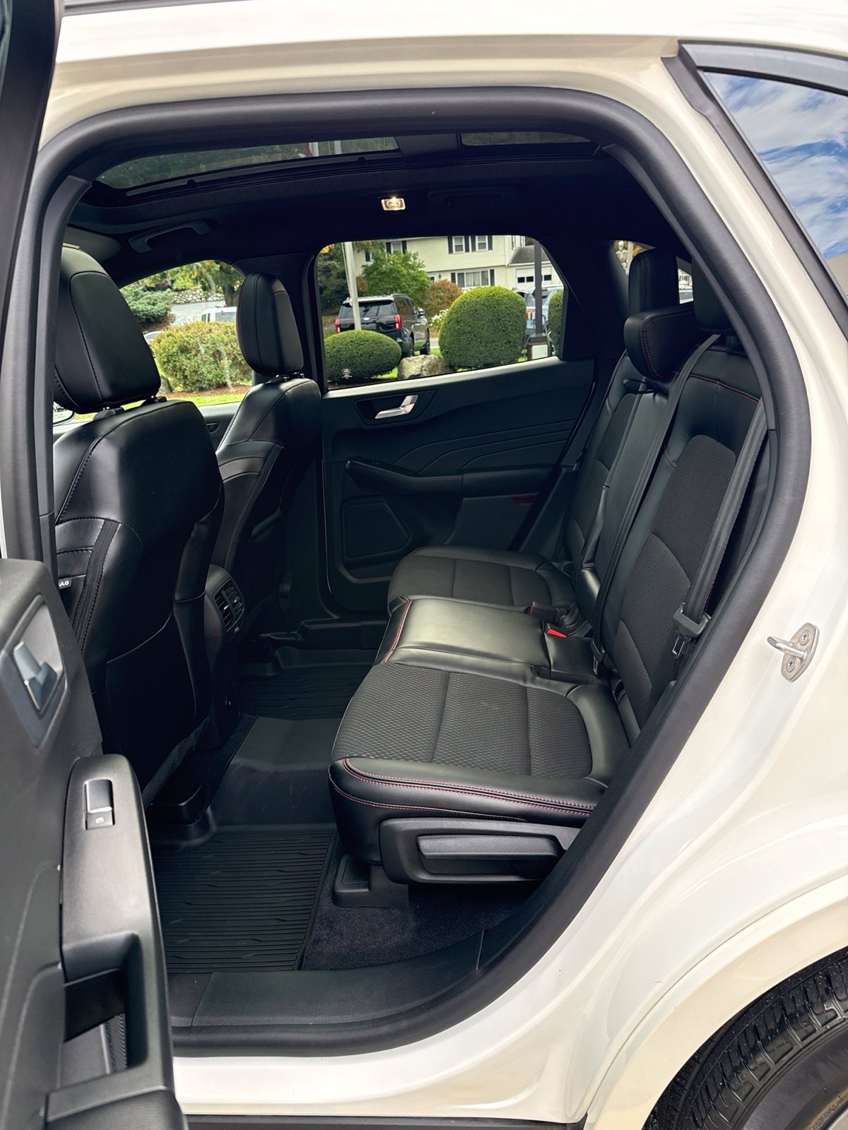 Certified 2023 Ford Escape ST-Line w/ Tech Pack #1 AWD/4WD image 17
