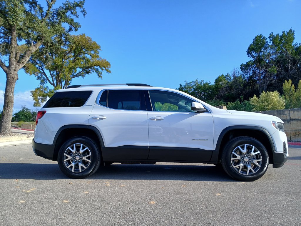 Used 2023 GMC Acadia SLE w/ Driver Convenience Package FWD image 2