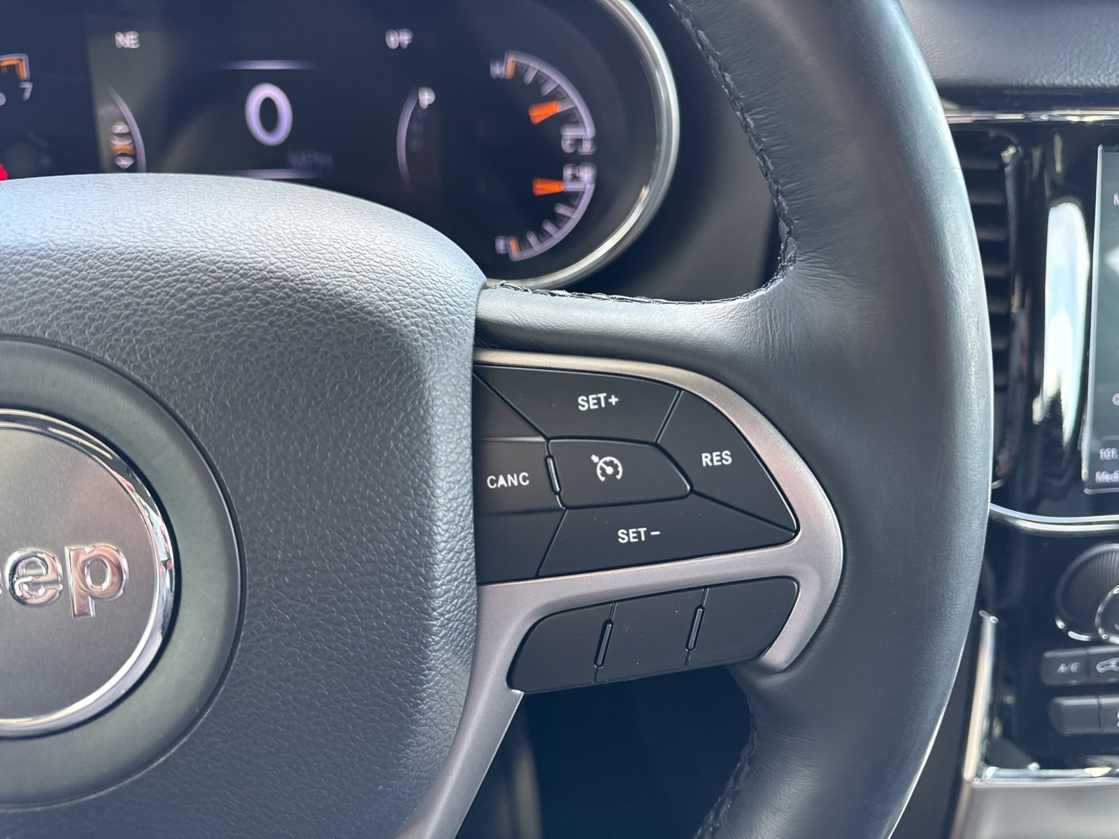 Used 2020 Jeep Grand Cherokee Altitude image 27