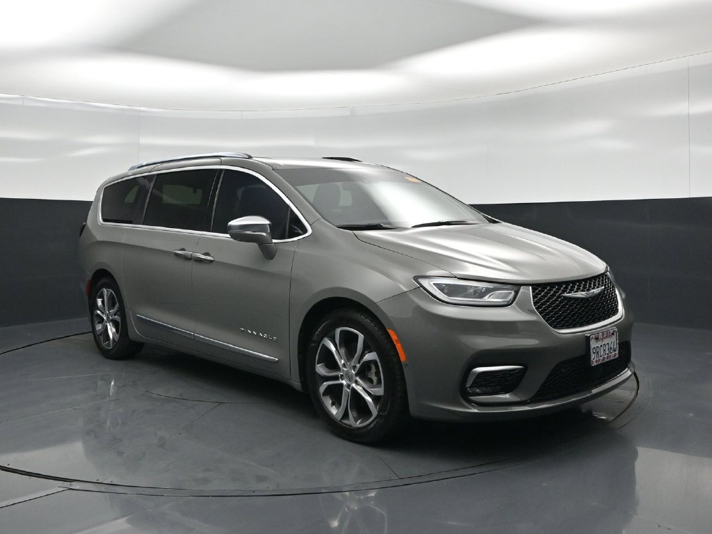 Used 2024 Chrysler Pacifica Pinnacle FWD image 17