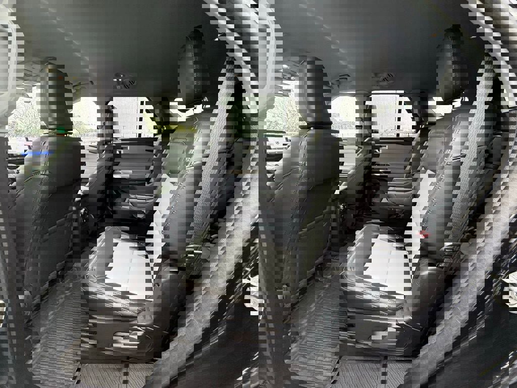 Certified 2022 Ford Explorer XLT w/ Equipment Group 202A image 10