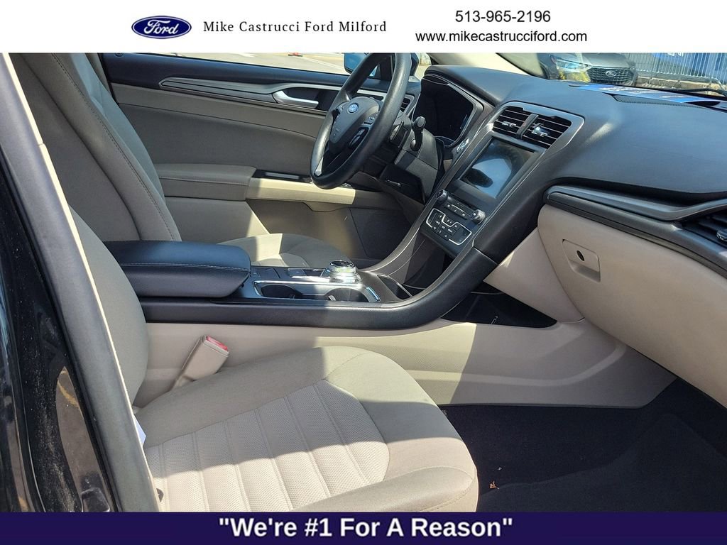 Certified 2017 Ford Fusion SE w/ Fusion SE Technology Package FWD image 29