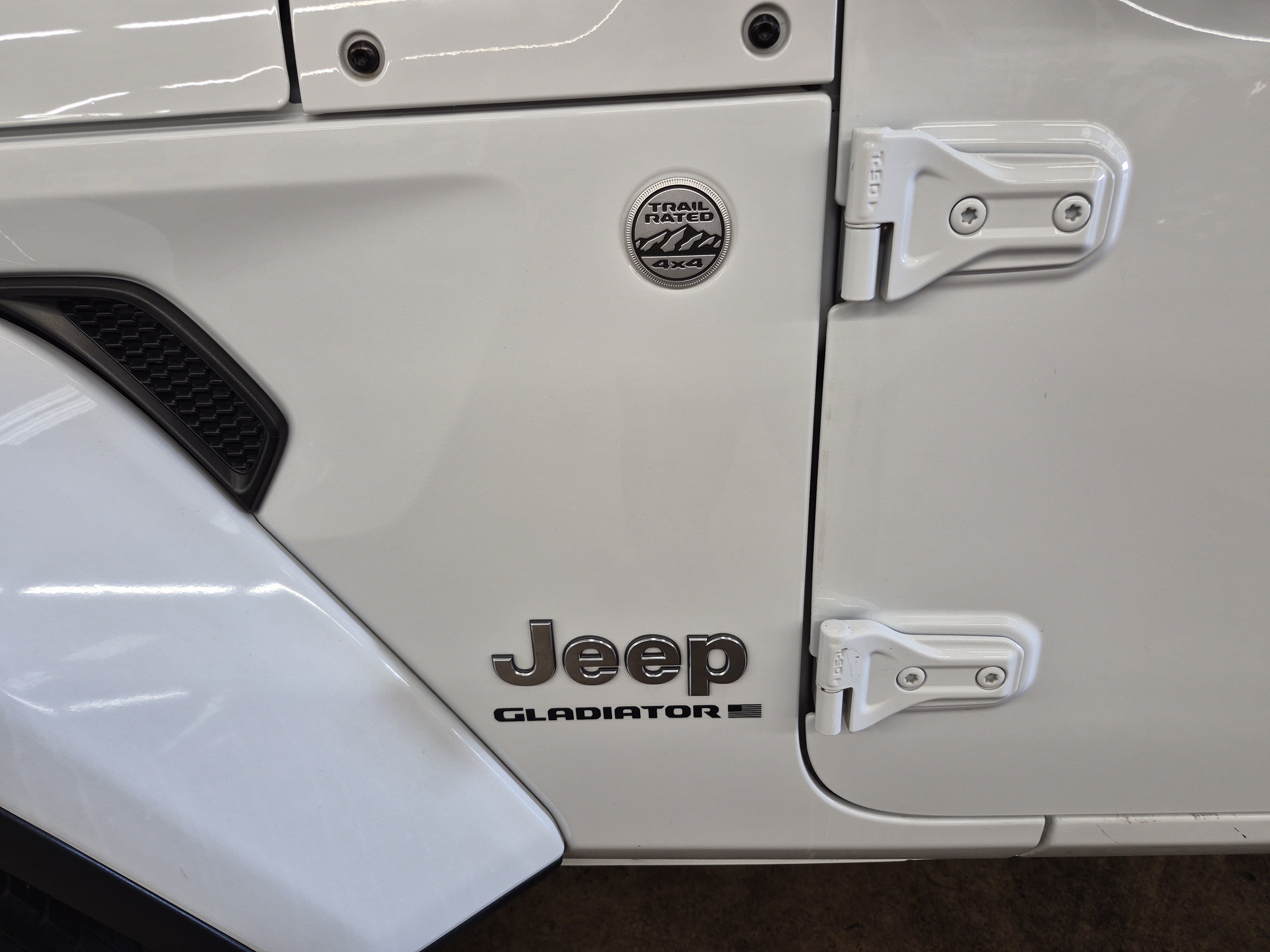 Used 2023 Jeep Gladiator Overland AWD/4WD image 9