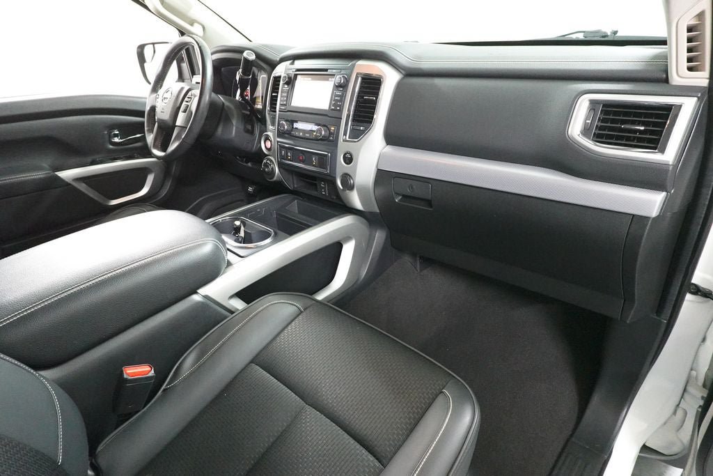 Used 2017 Nissan Titan PRO-4X AWD/4WD image 33