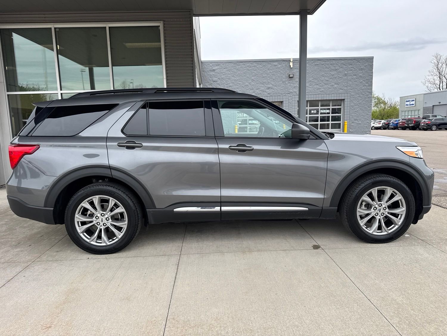 Certified 2023 Ford Explorer XLT w/ Equipment Group 202A AWD/4WD image 9