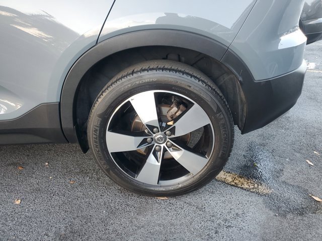 Used 2021 Volvo XC40 T5 Momentum w/ Protection Package Premier image 7