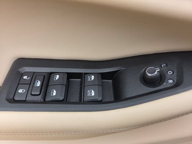 Used 2025 Jeep Grand Cherokee L Limited w/ Black Appearance Package RWD image 32