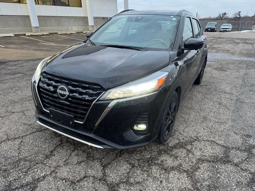 Used 2024 Nissan Kicks SR image 2