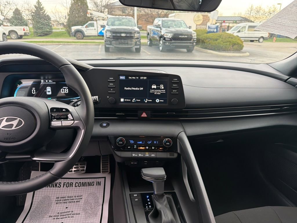 Used 2025 Hyundai Elantra Sport image 5