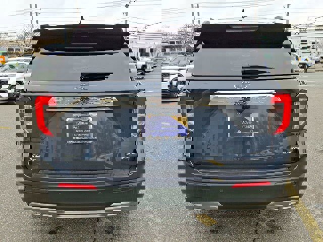 Certified 2022 Ford Explorer XLT w/ Equipment Group 202A image 7