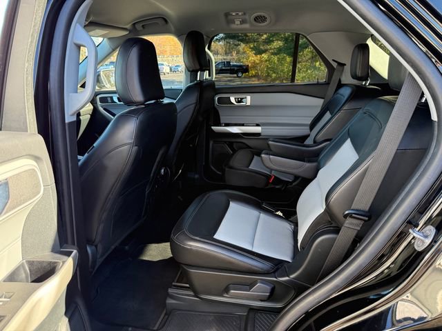 Certified 2022 Ford Explorer XLT w/ Equipment Group 202A image 4