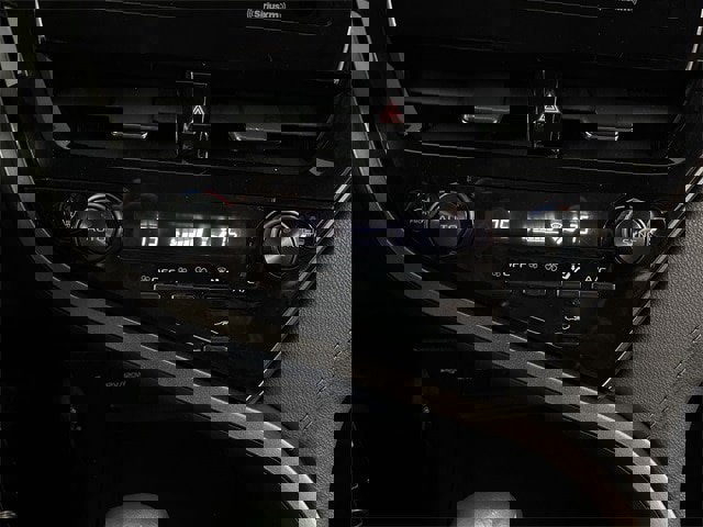 Used 2024 Toyota Camry SE image 10