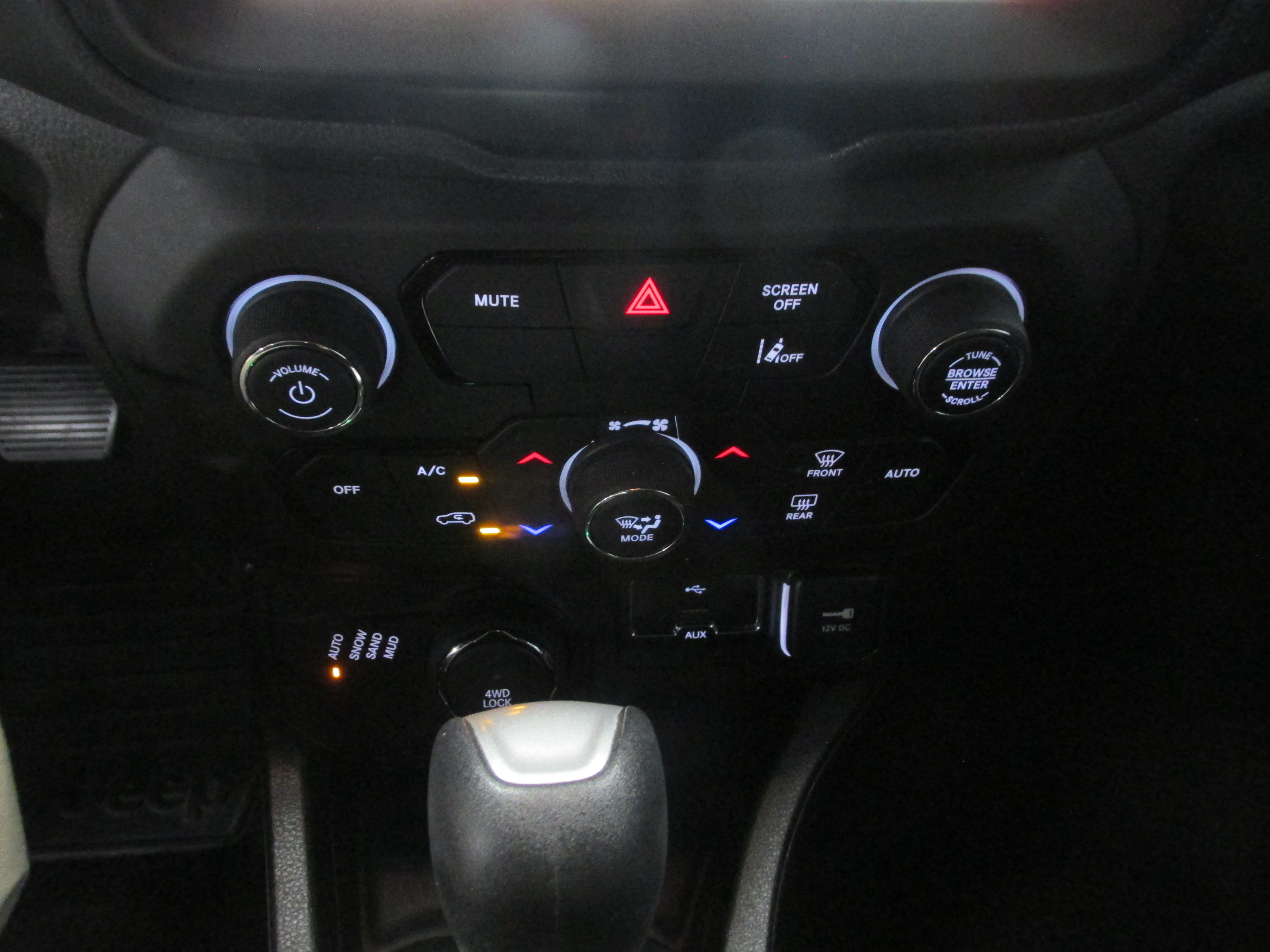 Used 2023 Jeep Renegade Latitude AWD/4WD image 35