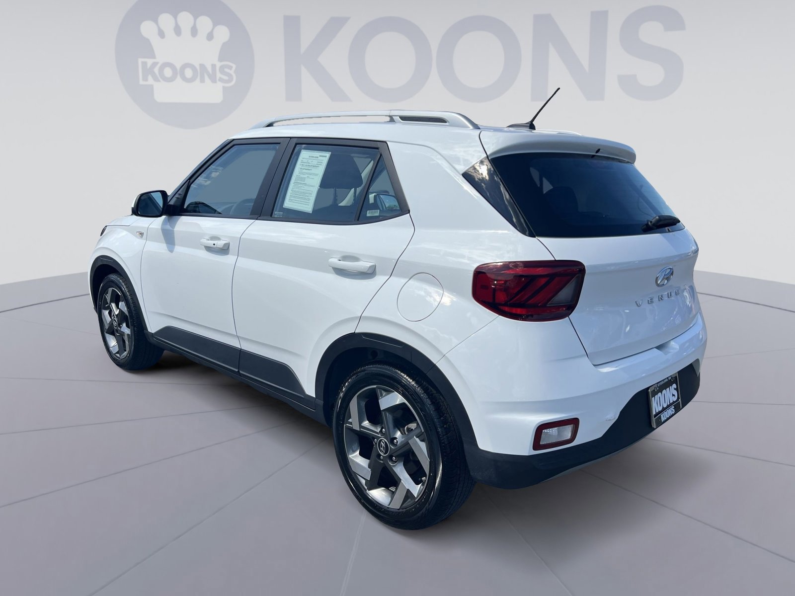 Used 2025 Hyundai Venue SEL FWD image 6