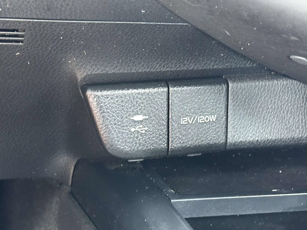 Used 2018 Toyota Camry XLE FWD image 19