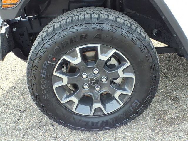 Used 2024 Jeep Wrangler Unlimited Sahara w/ Technology Group AWD/4WD image 19