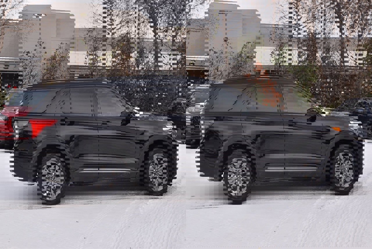 Certified 2023 Ford Explorer XLT w/ Equipment Group 202A image 6