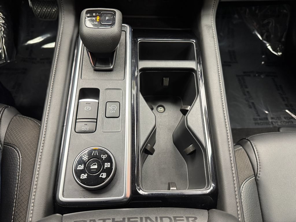 Used 2025 Nissan Pathfinder SL AWD/4WD image 21