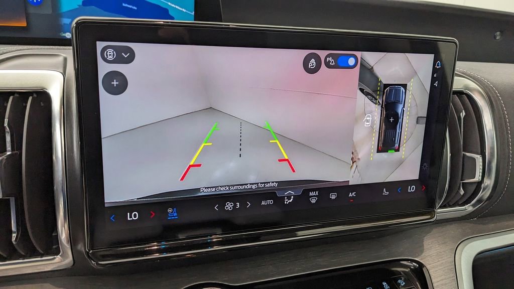 Certified 2025 Ford Expedition Platinum image 30