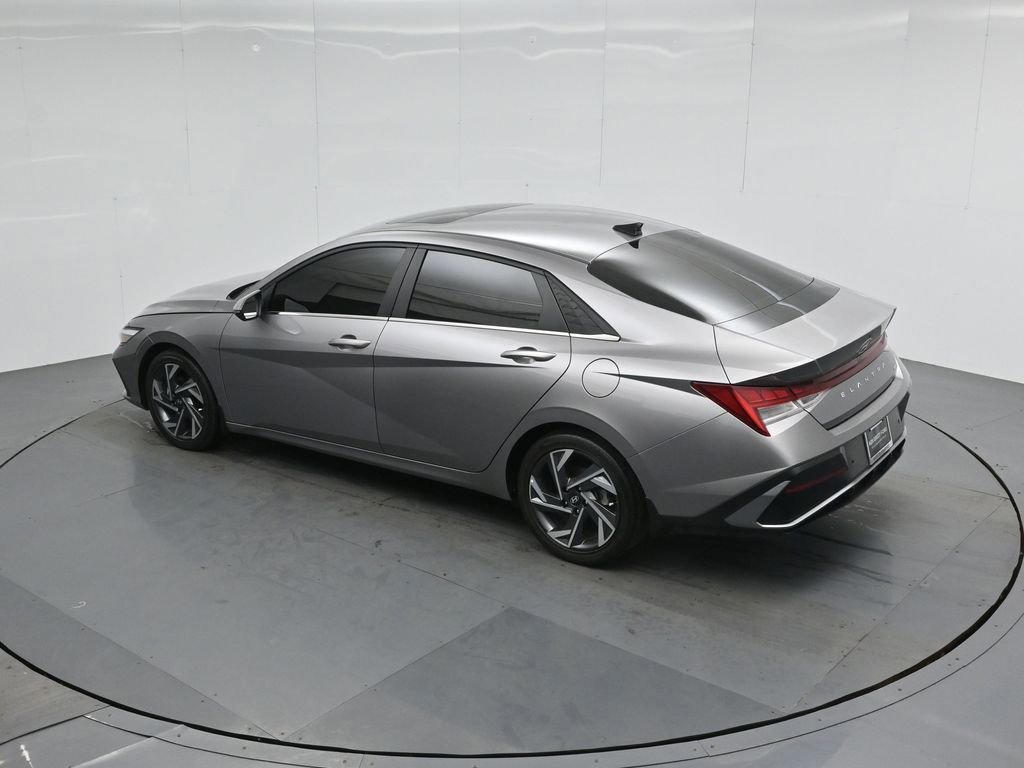Used 2024 Hyundai Elantra Limited image 19