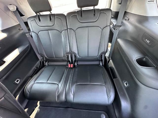 Used 2023 Jeep Grand Cherokee L Limited w/ Black Appearance Package AWD/4WD image 18