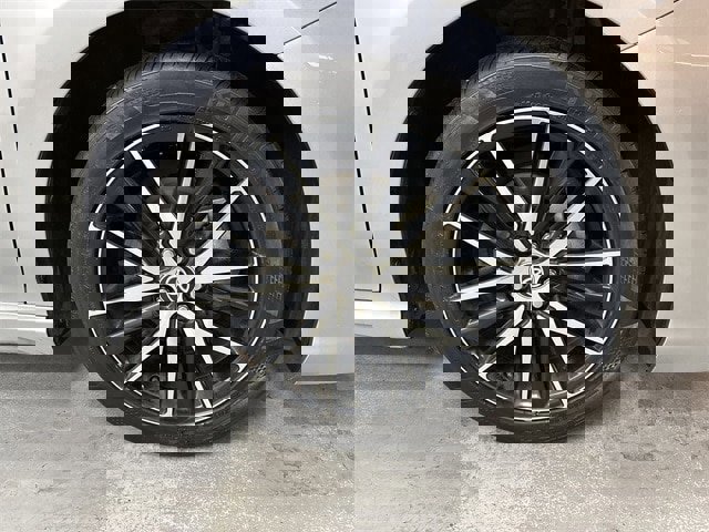 Used 2024 Toyota Camry SE w/ Convenience Package image 2