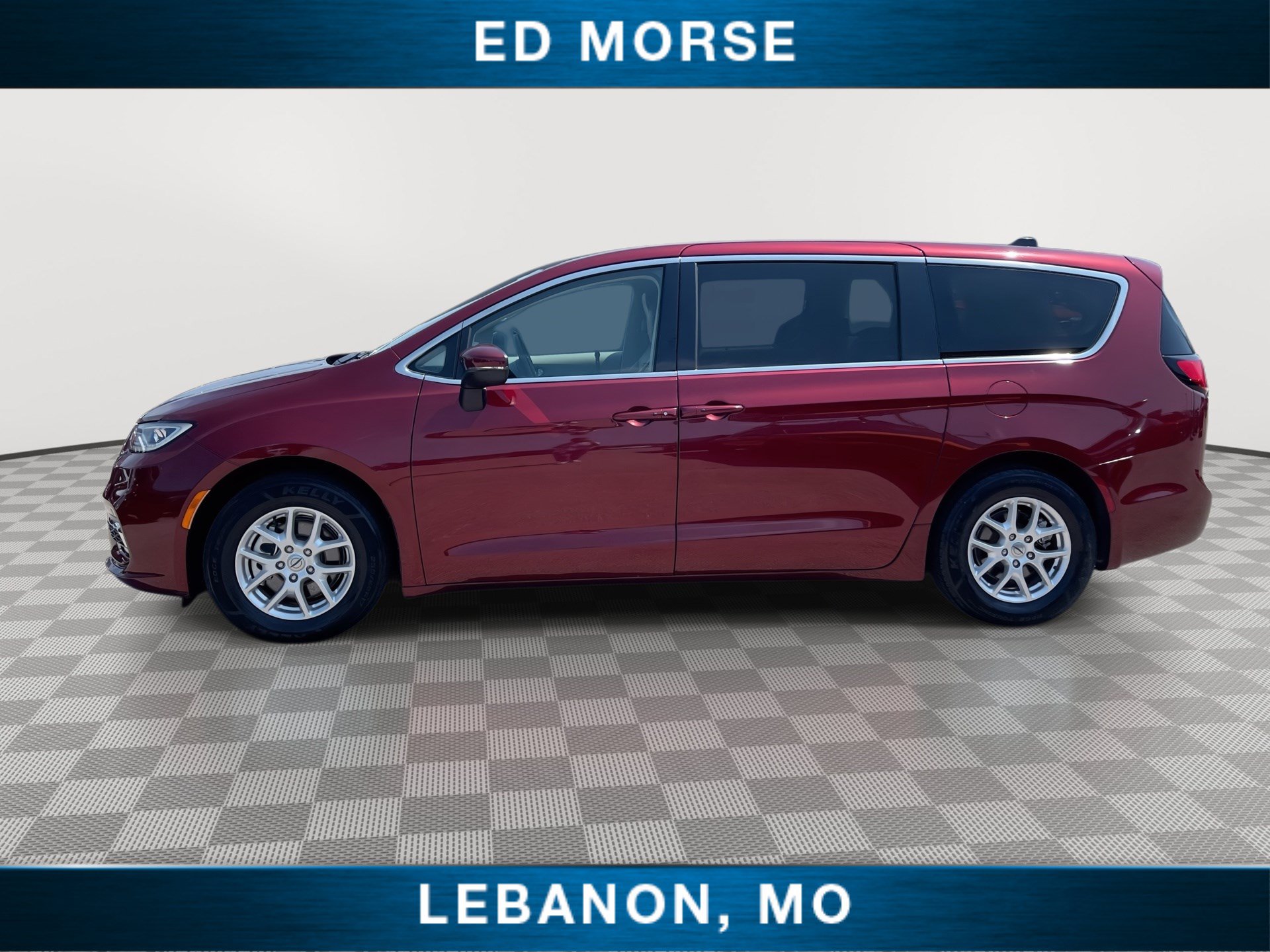 Used 2023 Chrysler Pacifica Touring-L FWD image 5