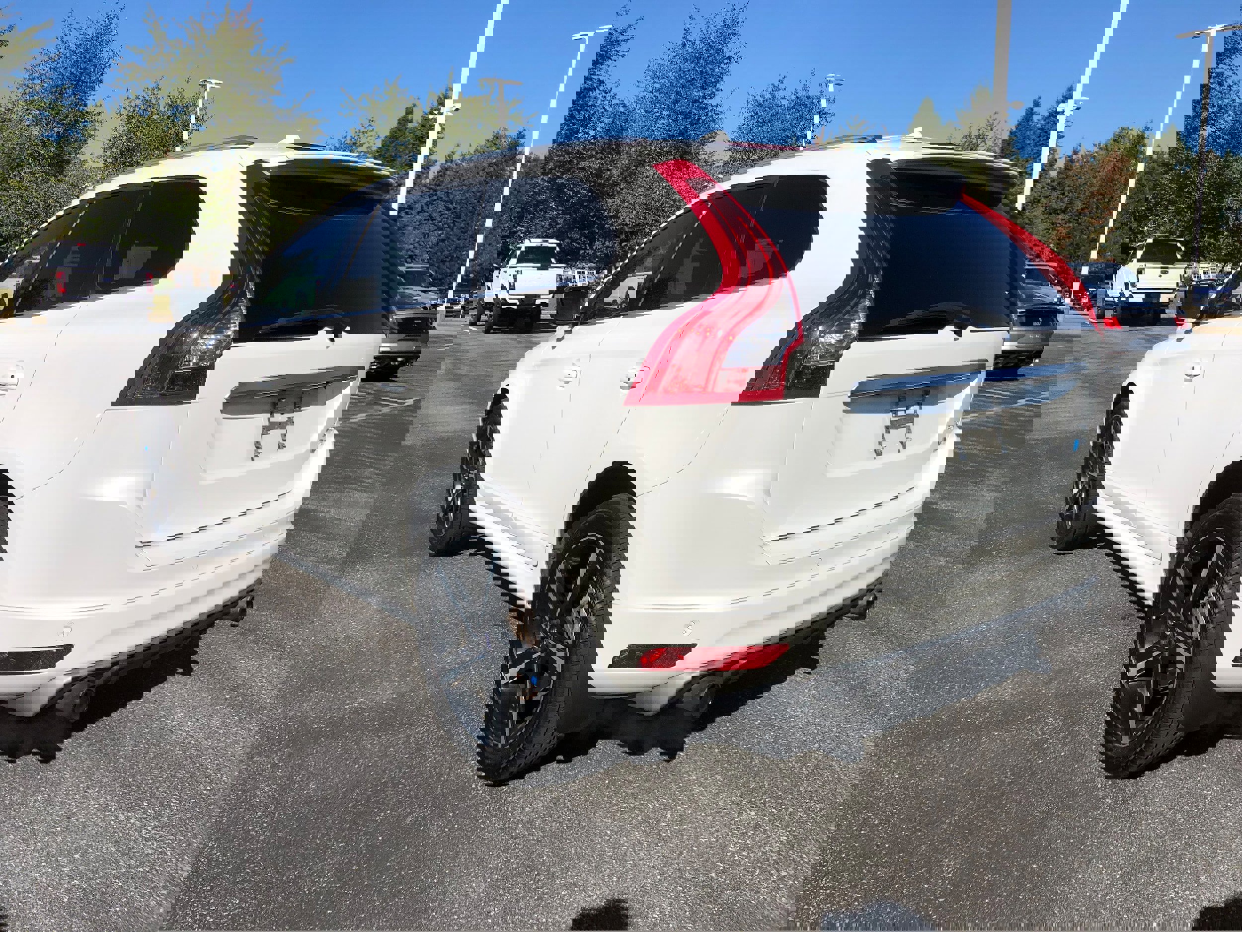 Used 2016 Volvo XC60 T6 R-Design Platinum w/ Climate Package image 5