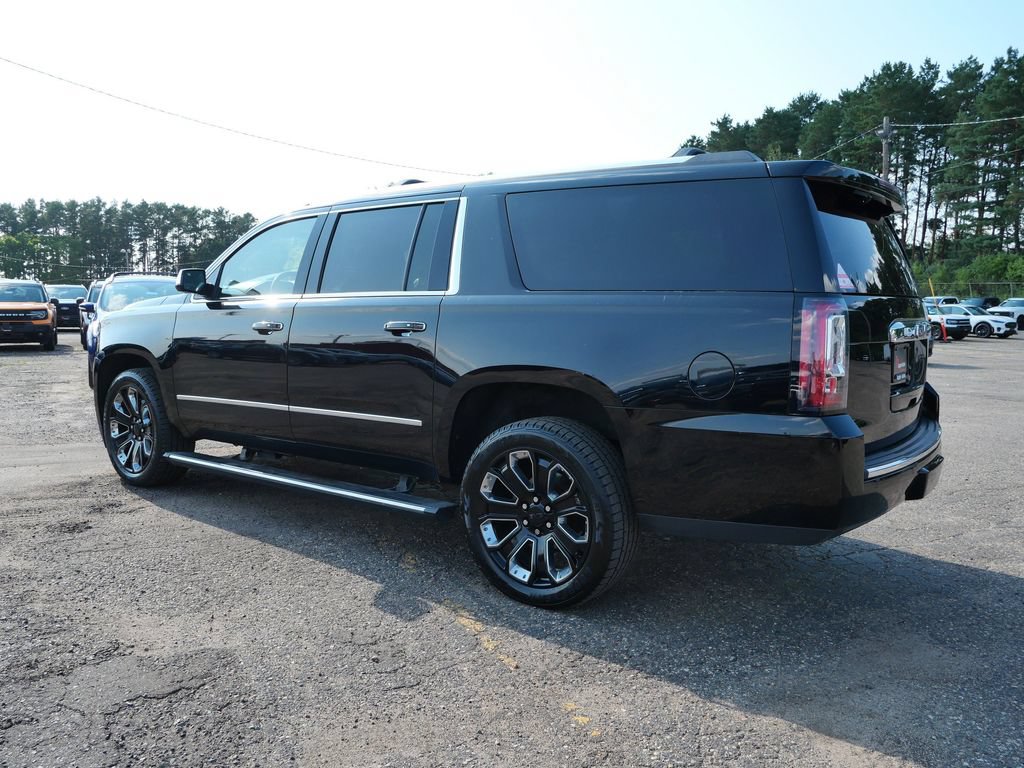 Used 2019 GMC Yukon XL Denali w/ Denali Ultimate Black Edition AWD/4WD image 4