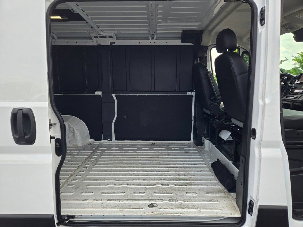 Used 2025 RAM ProMaster 2500 w/ Convenience Group FWD image 8